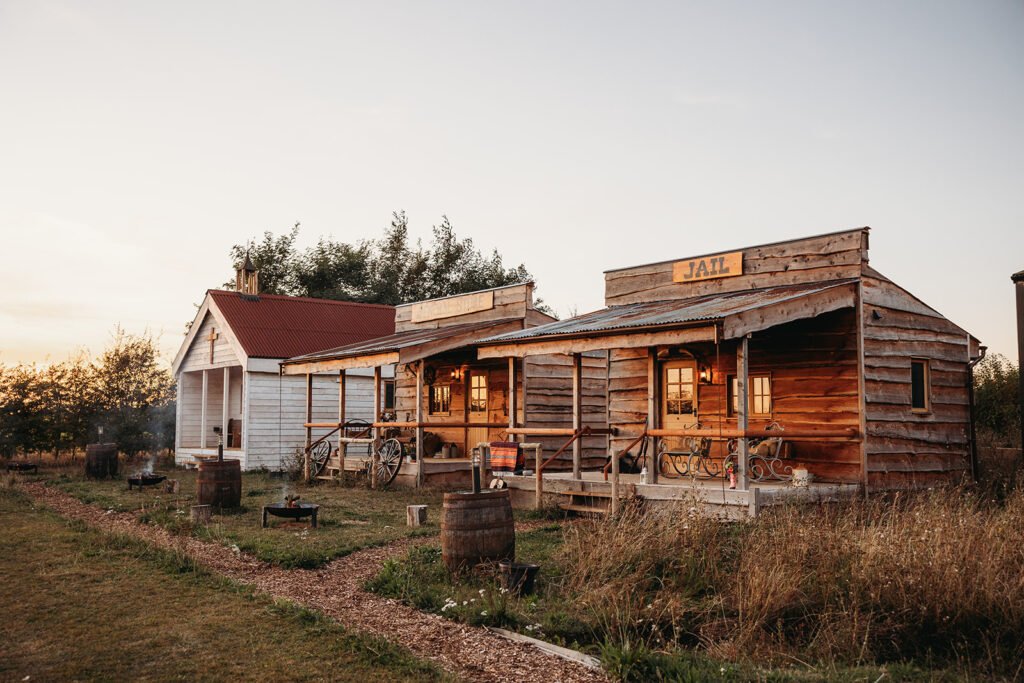 Hanks Ranch - 3 western themed glamping cabins with hot tub - Kings Lynn Norfolk